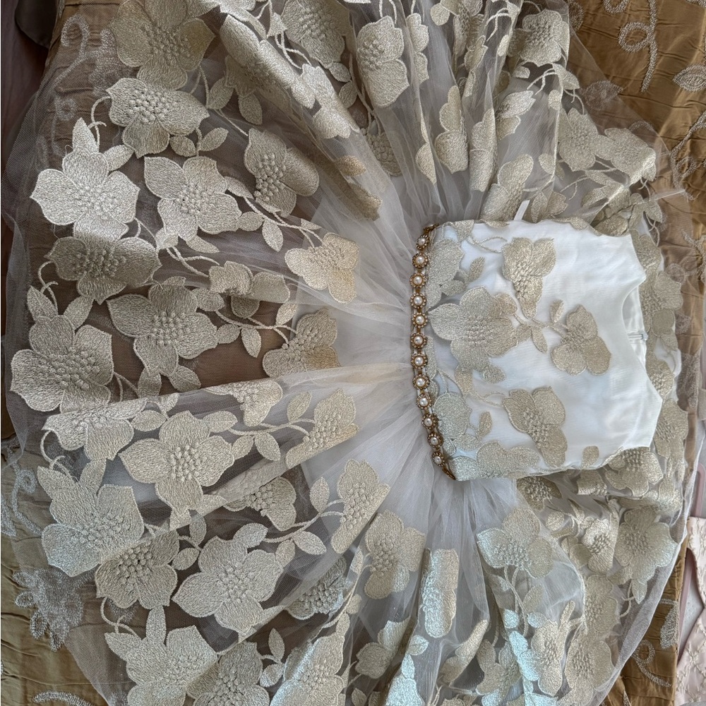 Chic Gold Floral Lace Dress